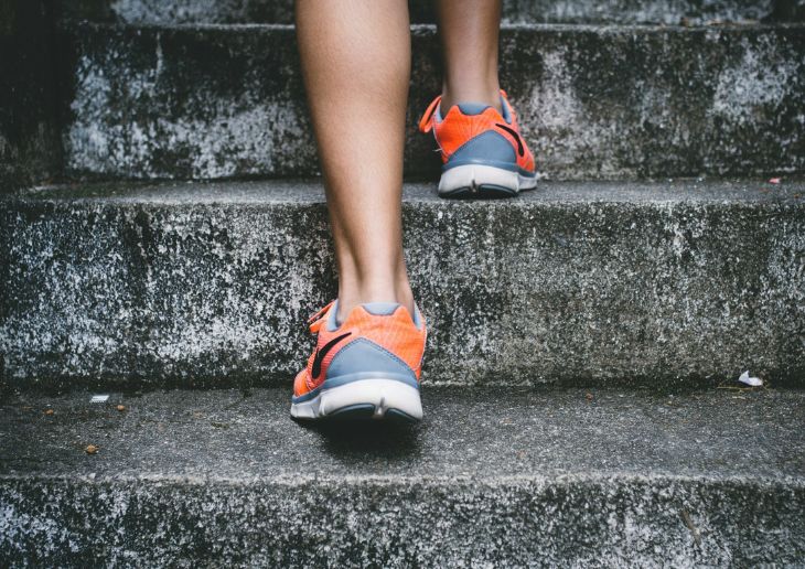 Didier Martin et une patiente en séance de Physioscan.